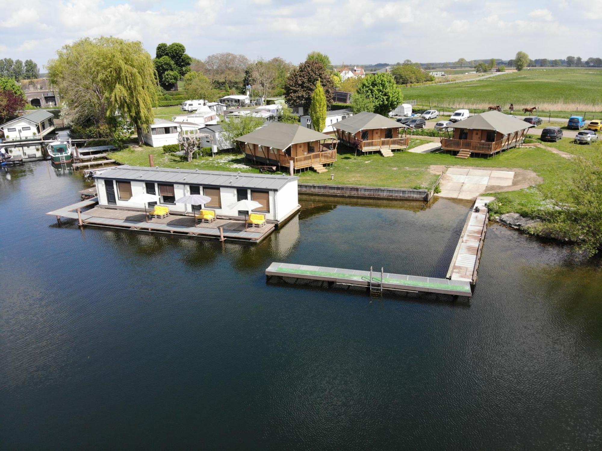 Floatel - De Schans Alphen Aparthotel Benedeneind Bagian luar foto