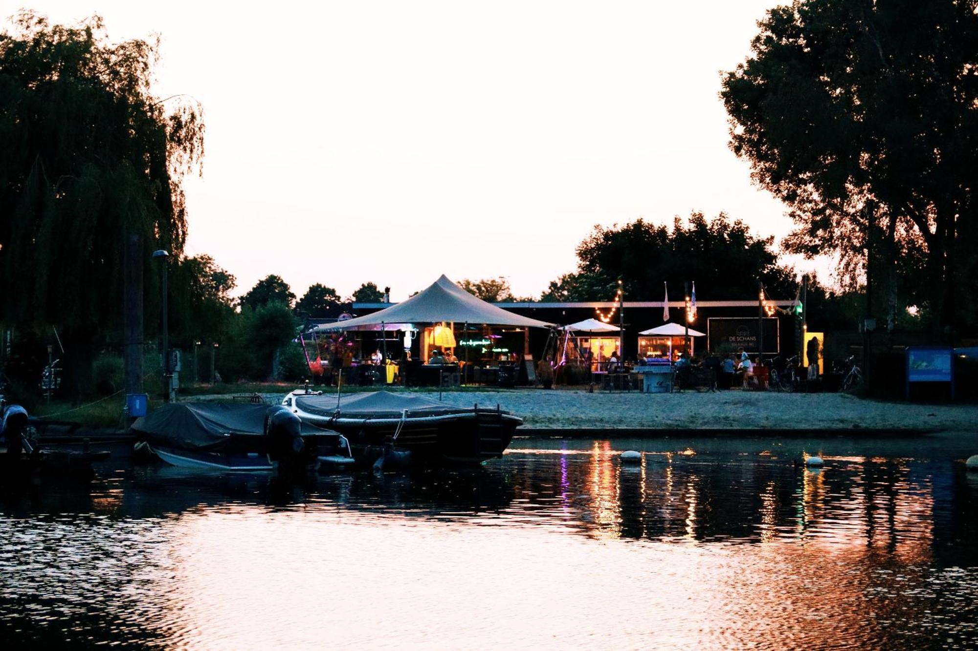 Floatel - De Schans Alphen Aparthotel Benedeneind Bagian luar foto