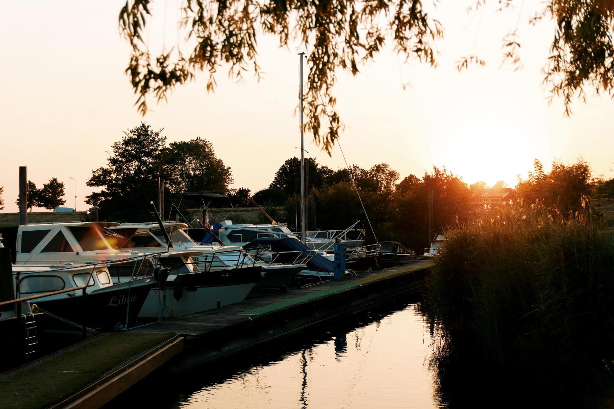 Floatel - De Schans Alphen Aparthotel Benedeneind Bagian luar foto